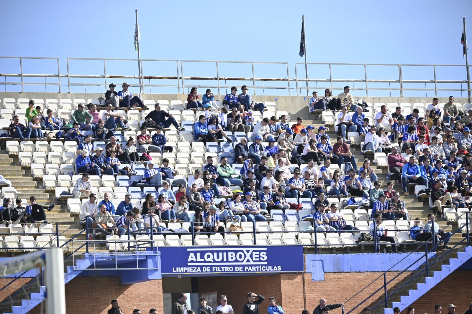 Imágenes de ambiente del partido Recre - Melilla