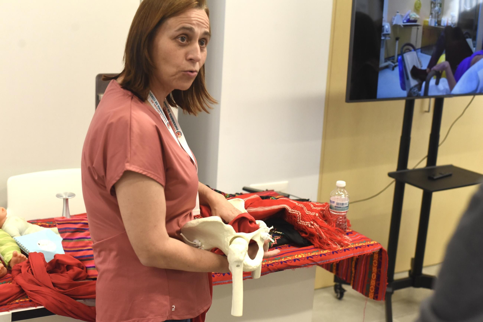 Córdoba celebra el Día de la Matrona con una sesión de 'belly painting'