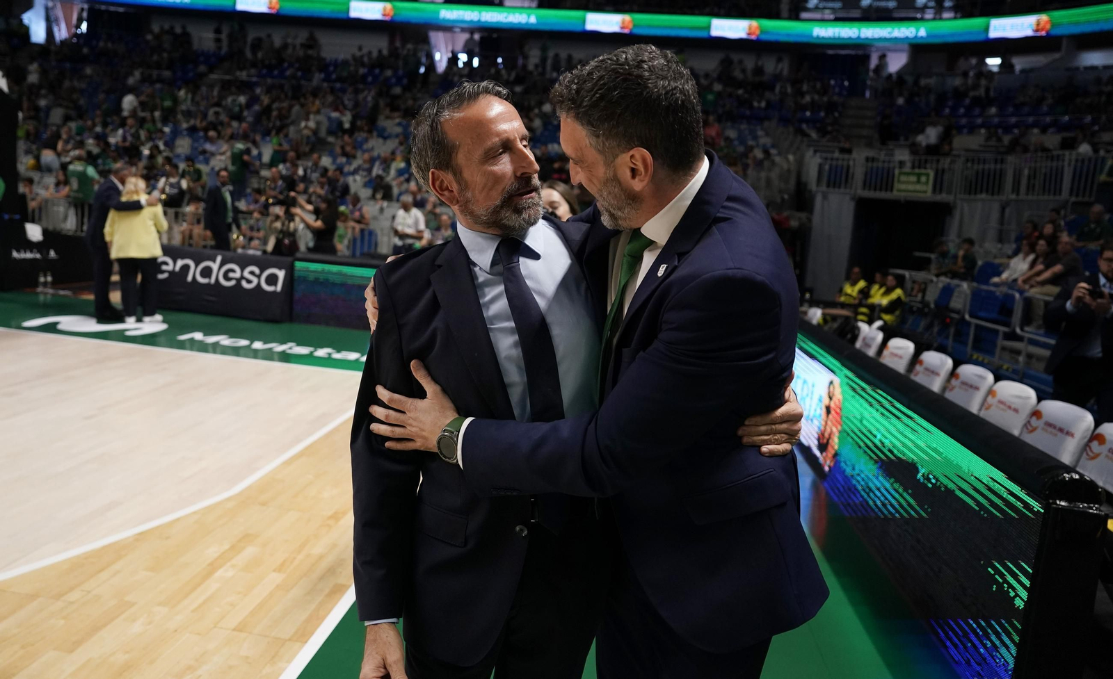 Ibon y Plaza se saludan.