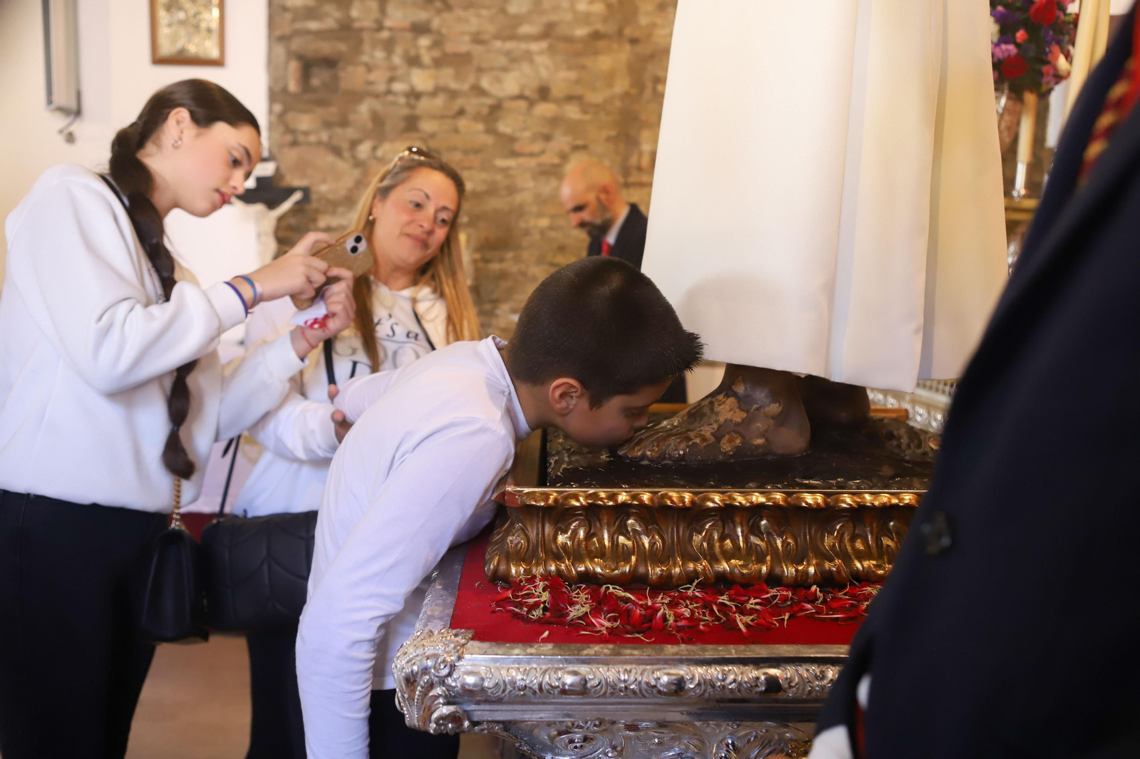 Imágenes del Besapie al Medinaceli en la Iglesia de San Isidro en Algeciras