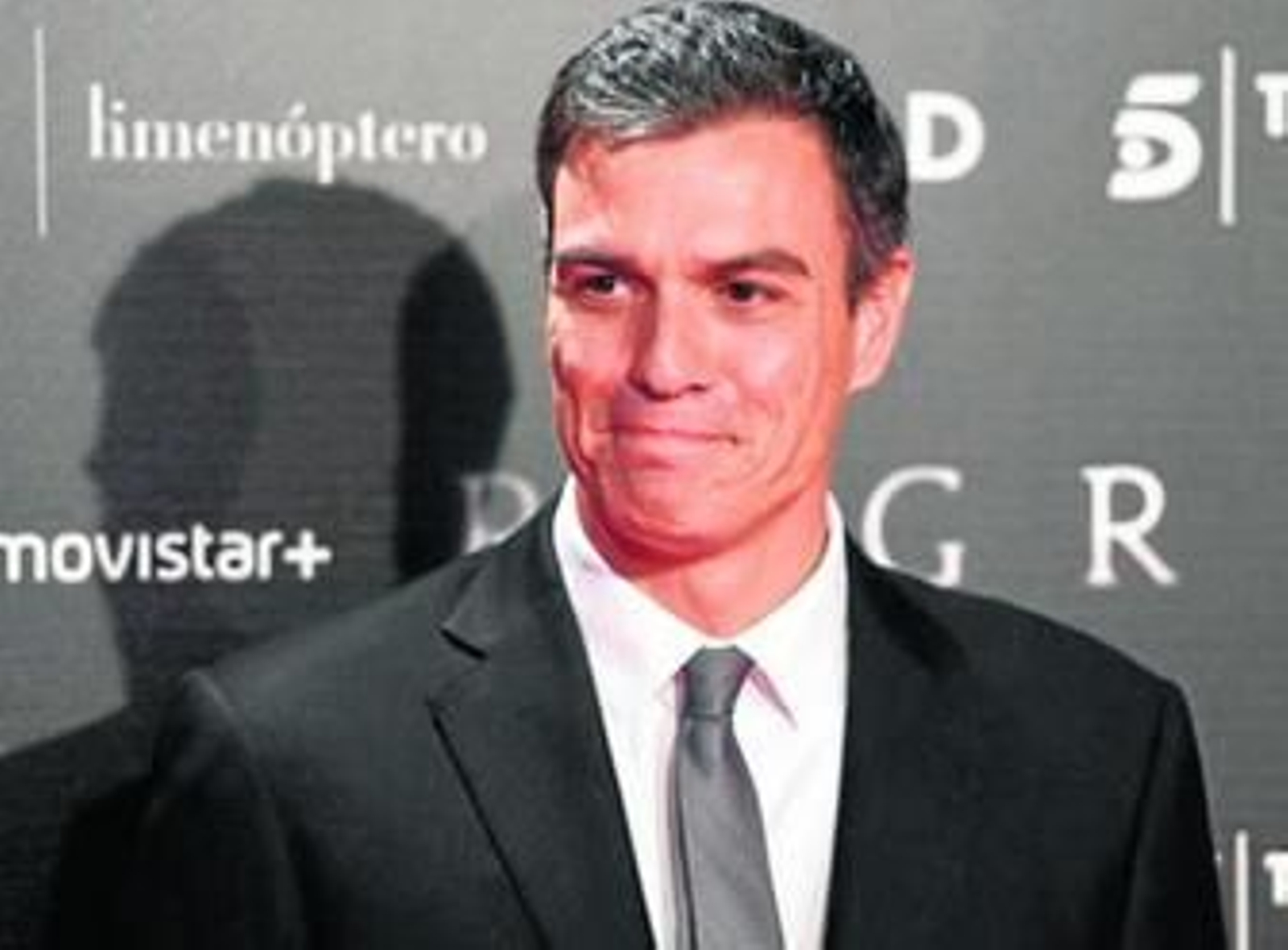 Pedro Sánchez en el 'photocall' de la premier de 'Regresión', una película de Alejandro Amenábar.