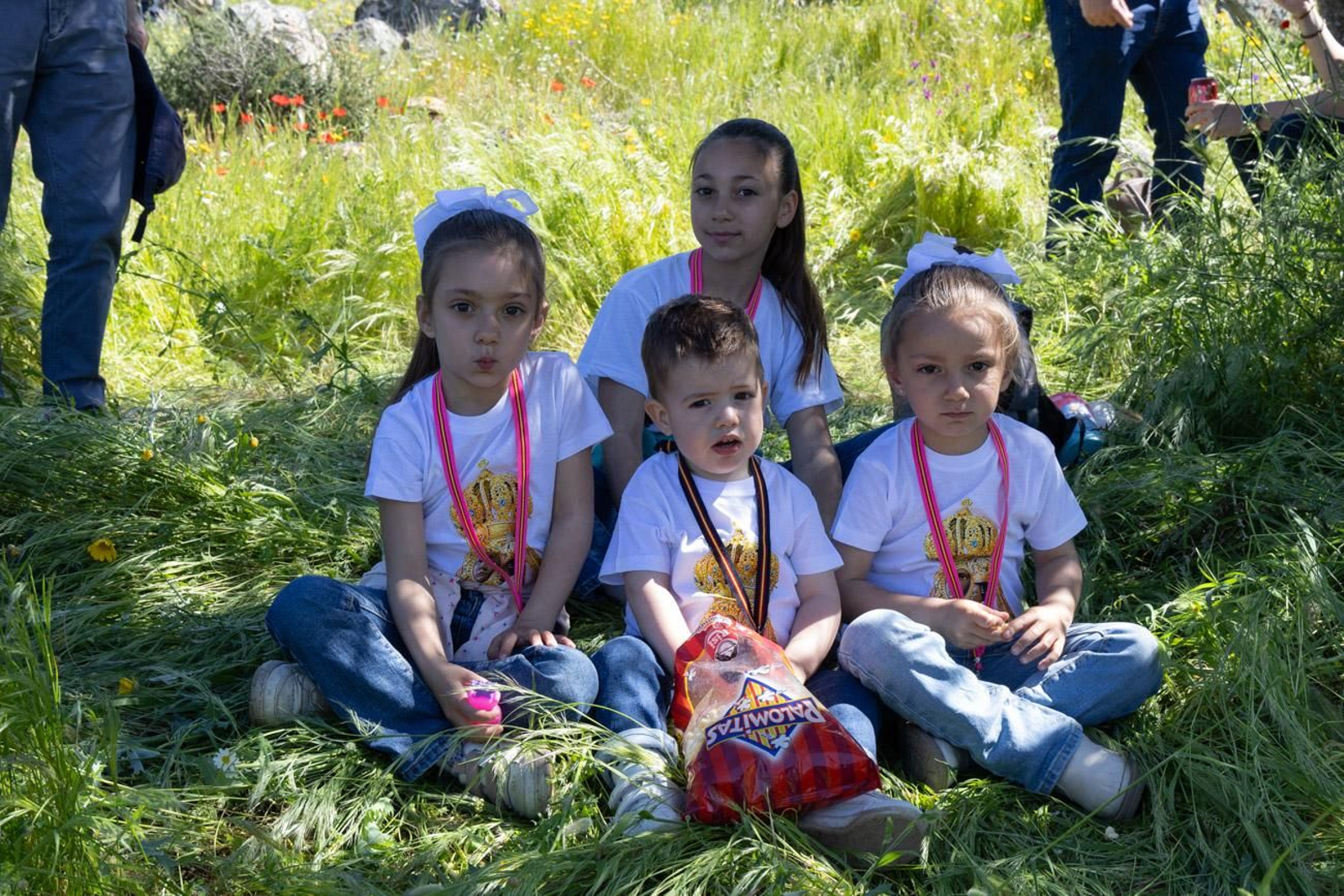 Miles de romeros acuden al encuentro de la Virgen de la Cabeza en su romería