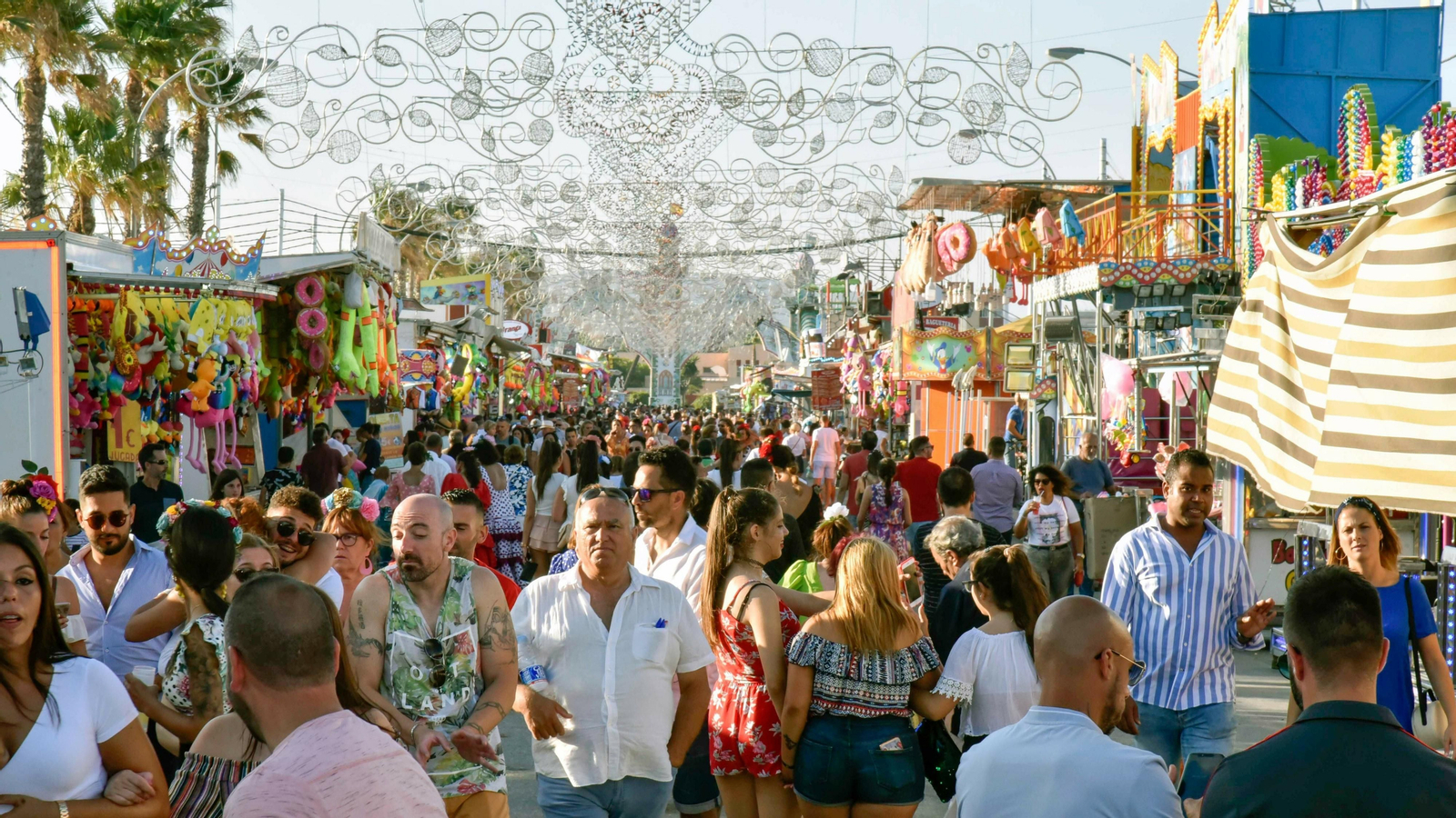 Ambiente en las caseta en el Domingo Rociero