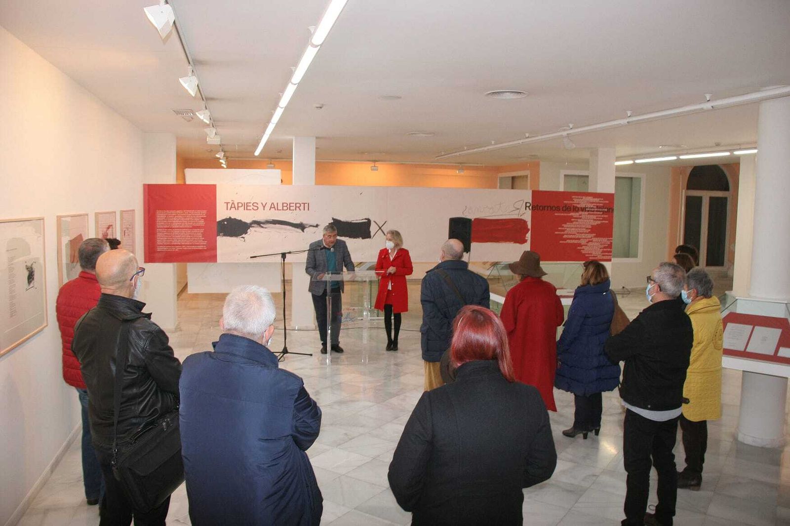Una imagen de la inauguración de la exposición 'Tàpies y Alberti' en la sede de la Fundación.