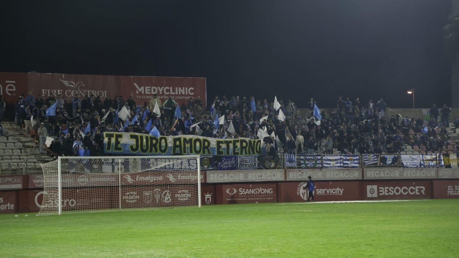Afición del Recreativo de Huelva desplazada hasta el Nuevo Mirador.