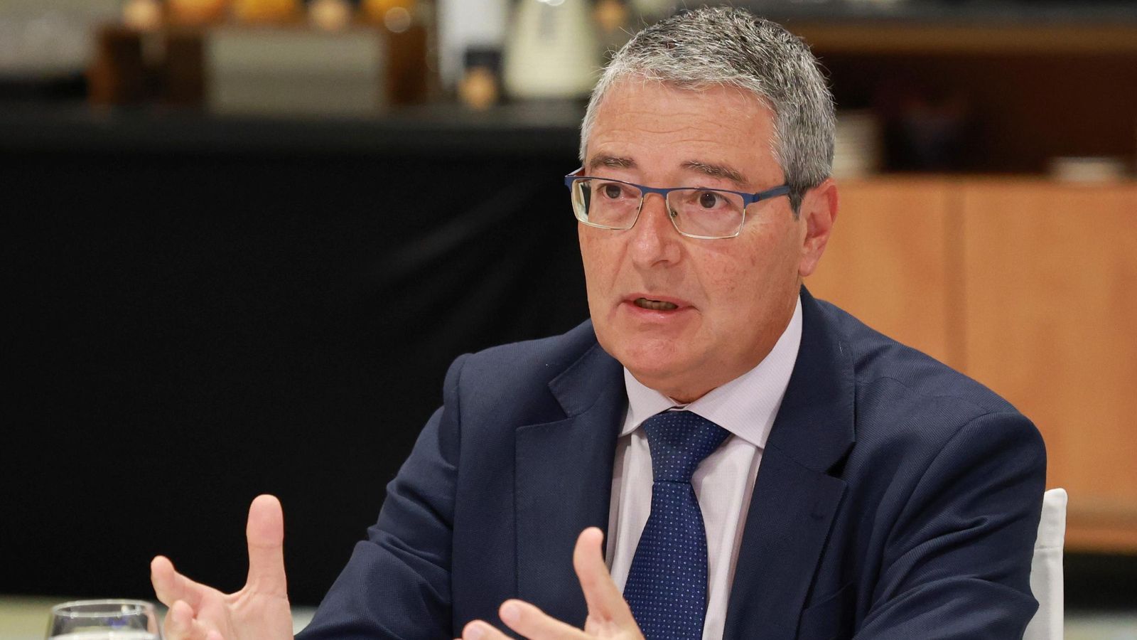 Salado defendiendo la concienciación ciudadana como uno de los factores determinantes para el ahorro de agua.