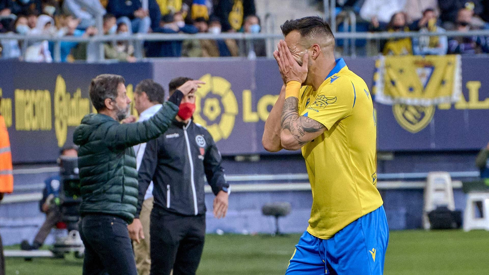 Partido de fútbol entre el Cádiz CF y el Getafe CF.
