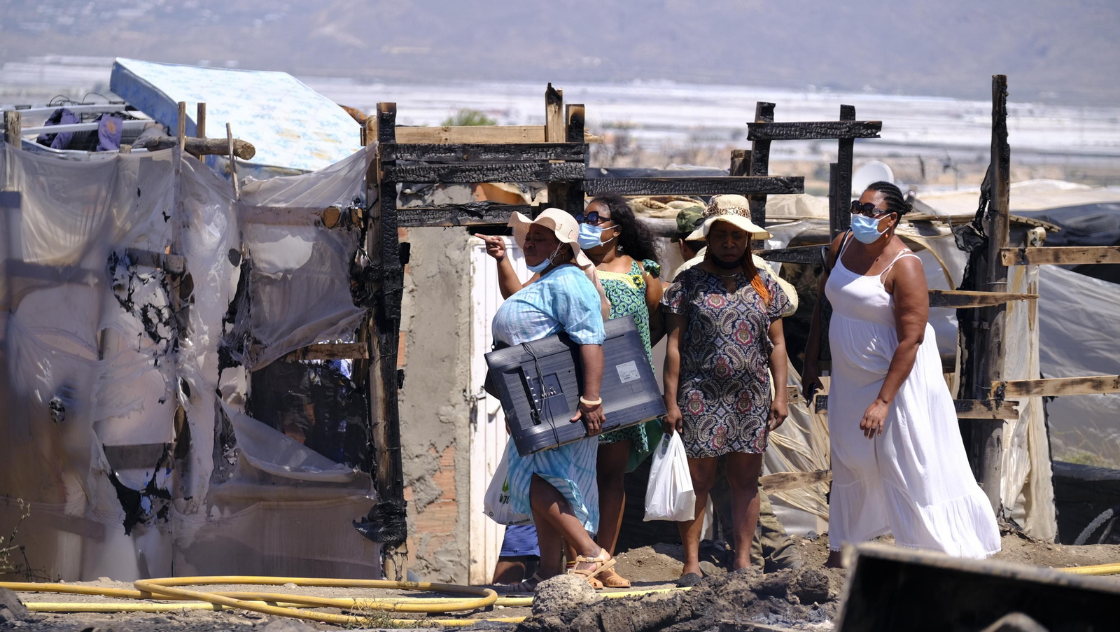 Fotogalería incendio asentamiento de chabolas en Atochares-Níjar (Almería)