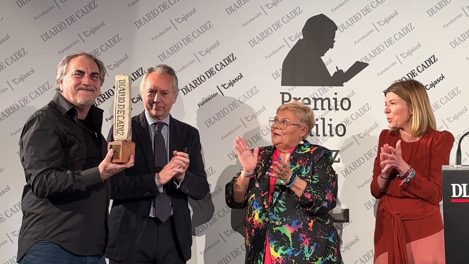 Entrega del  VIII Premio 'Emilio López' a la chirigota de 'El Selu'