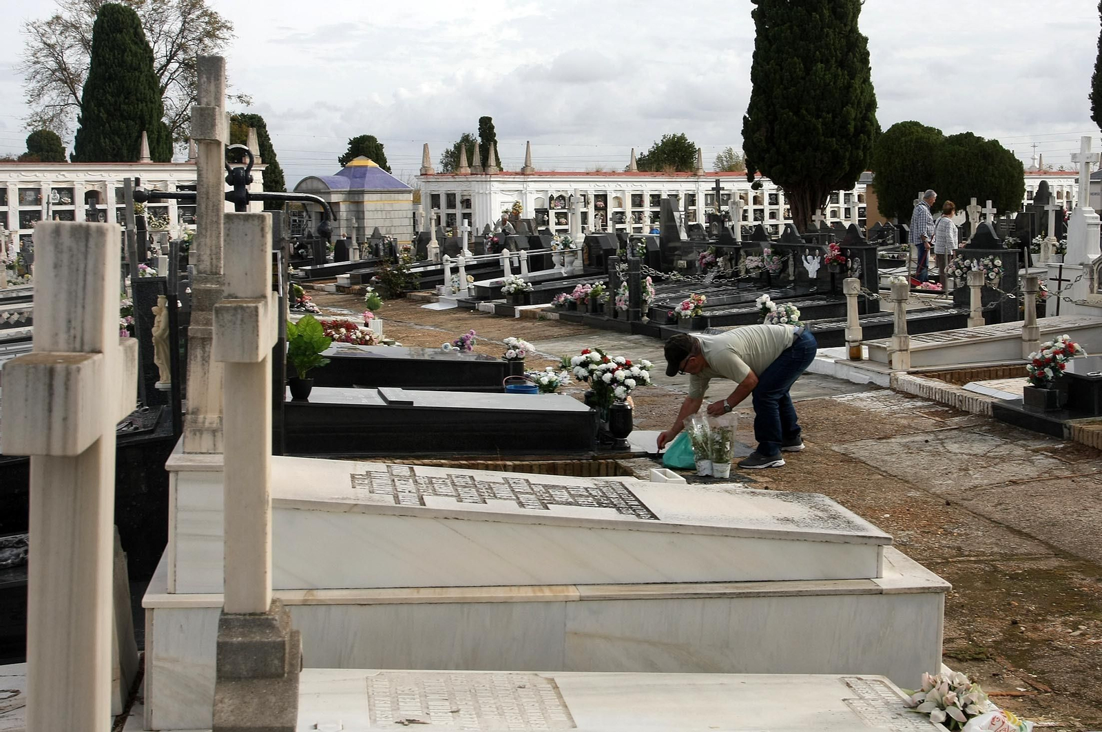 Imágenes del ambiente en el cementerio La Soledad, Huelva