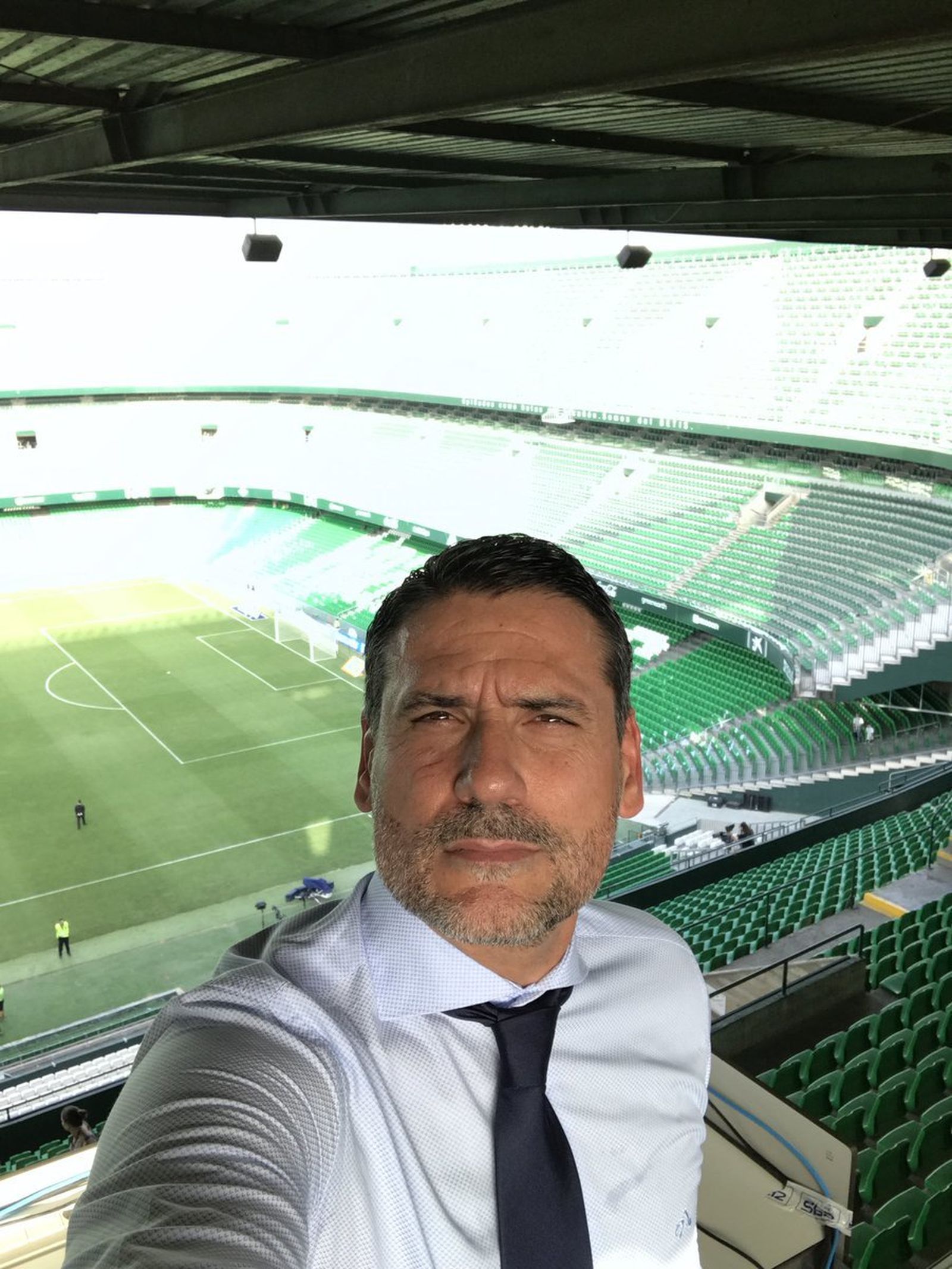 Palop se hace un 'selfie' antes de comentar el Betis-Sevilla.