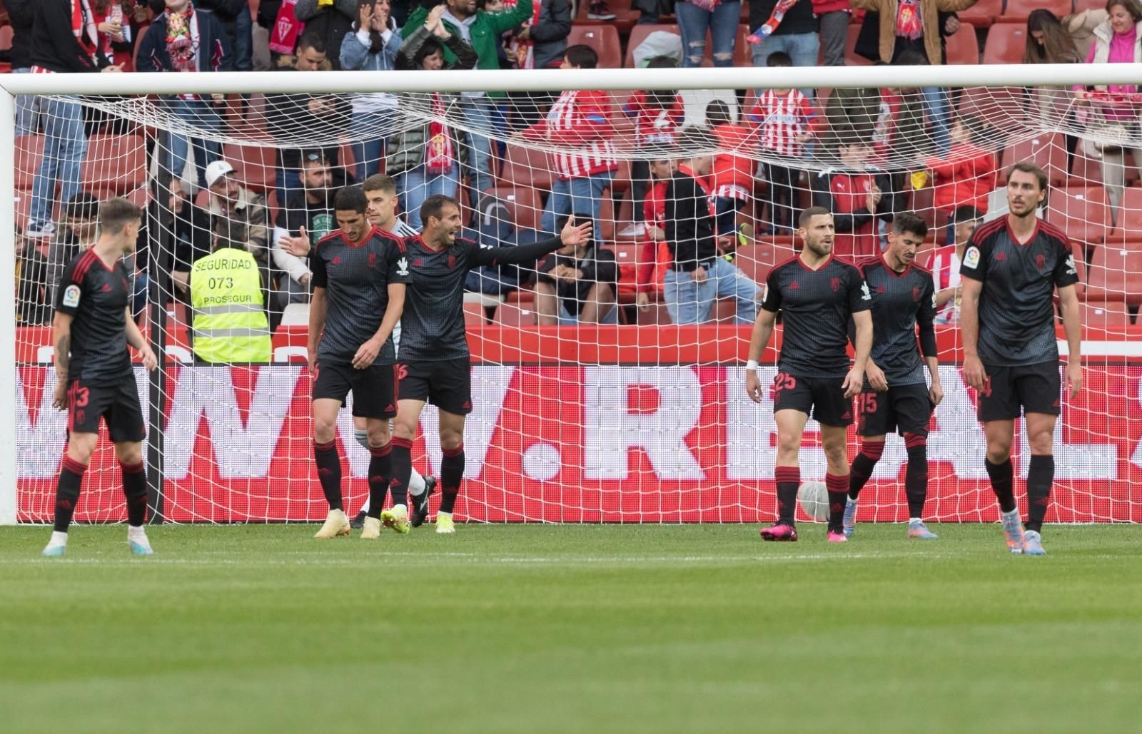 Desolación rojiblanca tras recibir el 1-0 Desolación rojiblanca tras recibir el 1-0