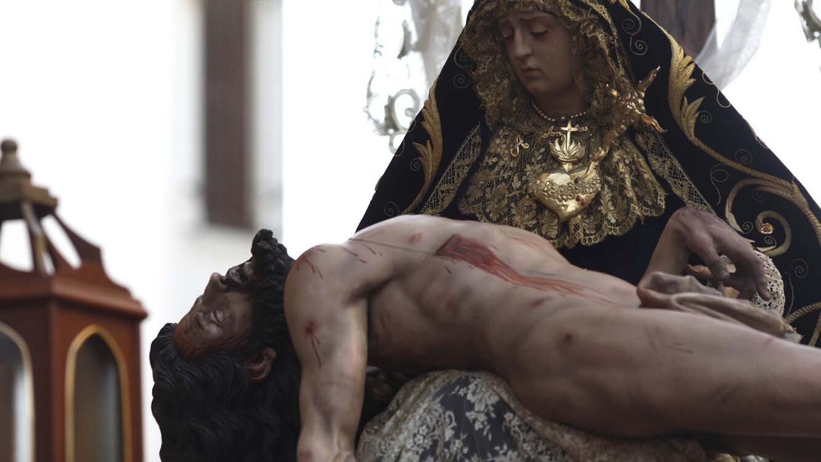 Las imágenes del Viernes Santo en Tarifa: El Santo Entierro