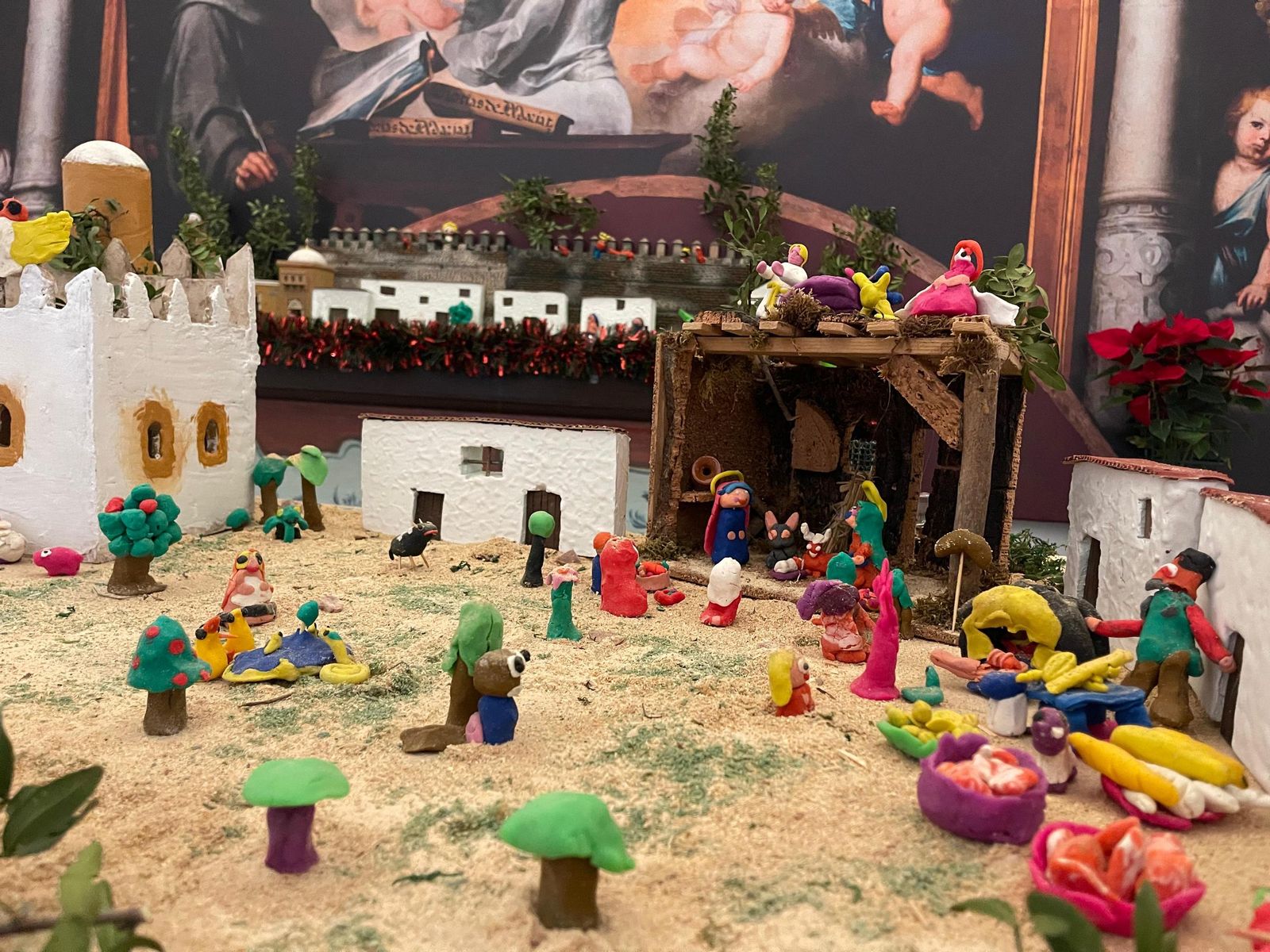 Belén de plastilina infantil, instalado por los niños de la Hermandad de la Vera Cruz