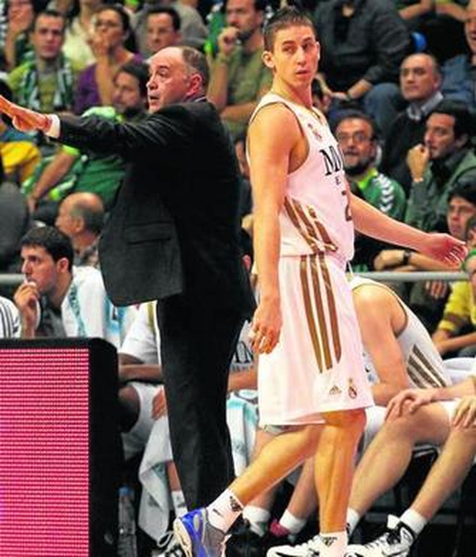 Jaycee Carroll, con sus 36 puntos, lideró el triunfo del Real Madrid.
