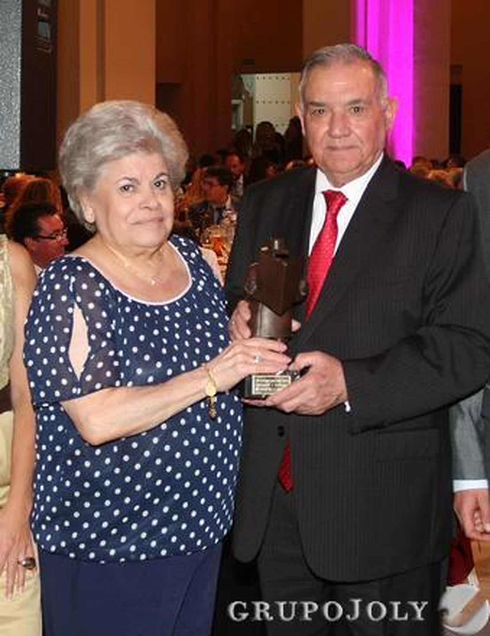 María Corrales y Juan J. Pérez, fundadores del galardonado Restaurante Juan José, tras el acto.

Foto: Josue Correa