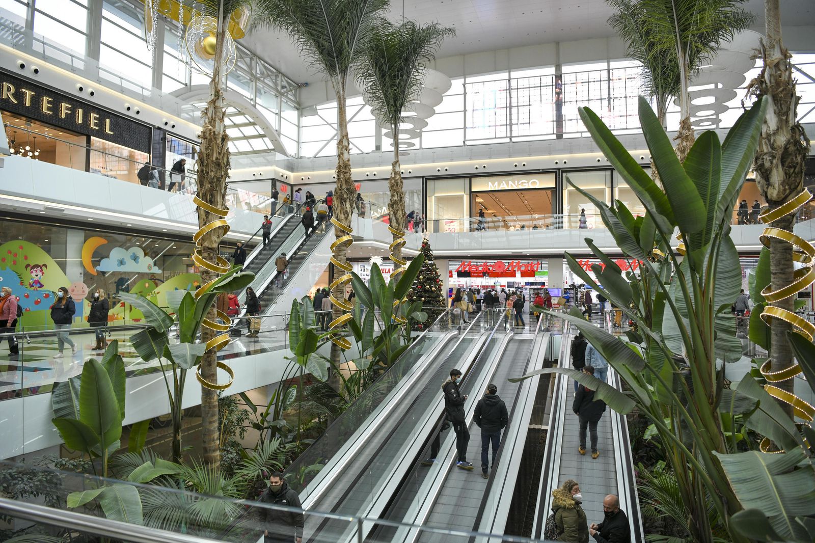 Fotos: las rebajas en el Nevada Shopping de Granada