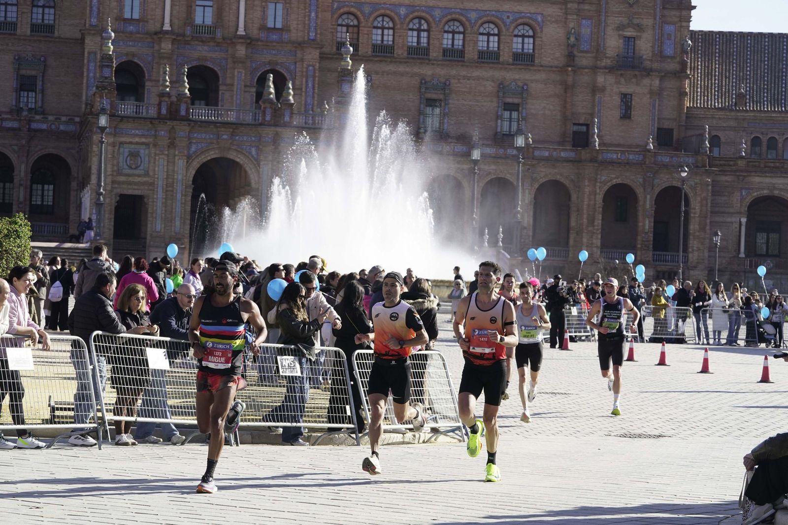 El Zúrich Maraton de Sevilla 2026 en la Plaza de España, galería 1