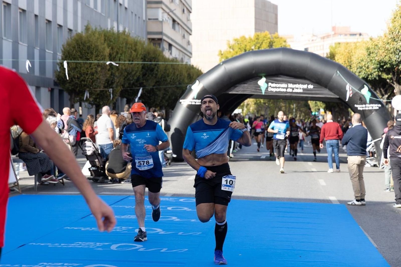 En imágenes: multitudinaria e histórica XXIX Media Maratón 'Ciudad de Jaén' y 10k en memoria de Paco Manzaneda