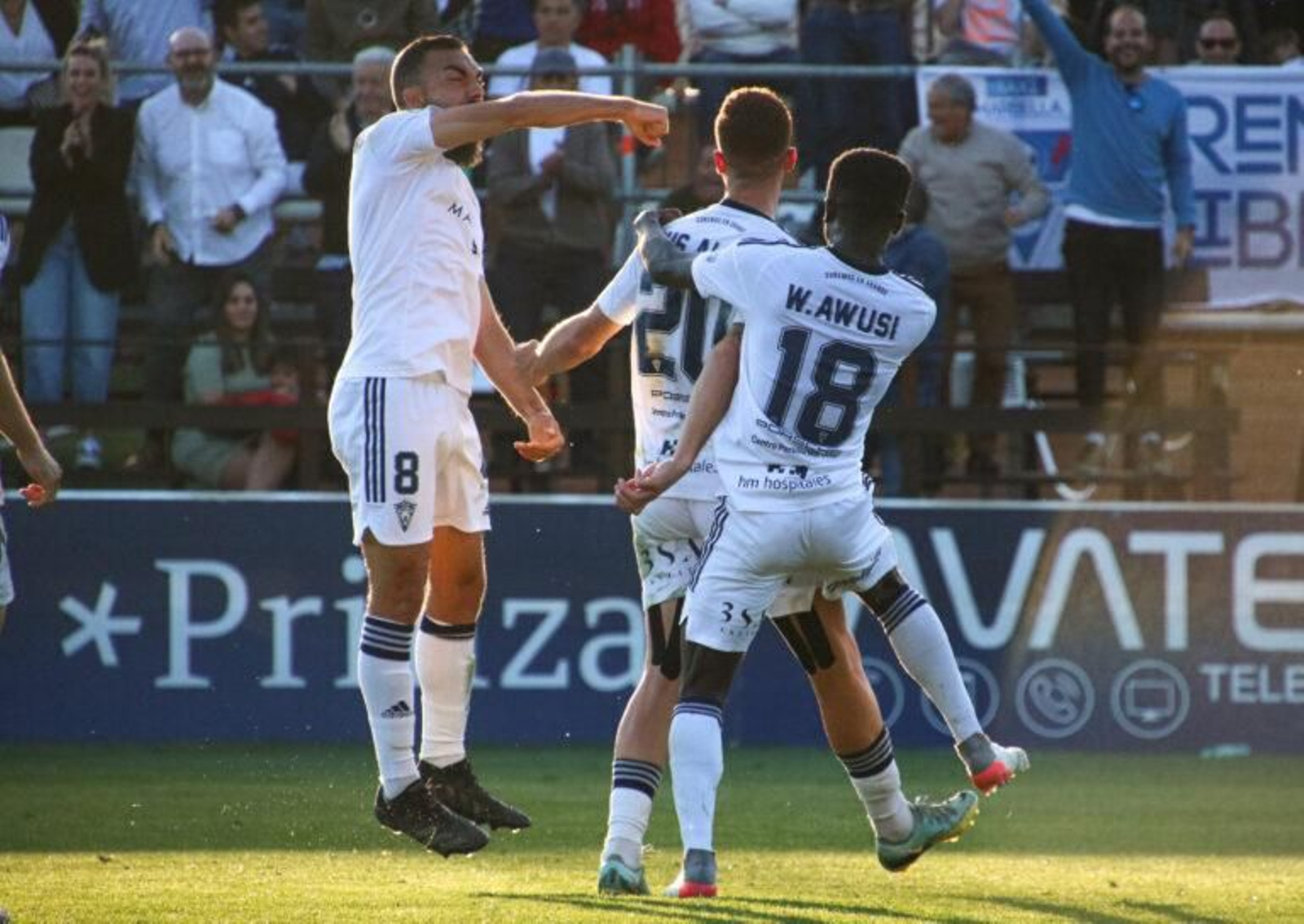 El Marbella celebra el segundo gol.