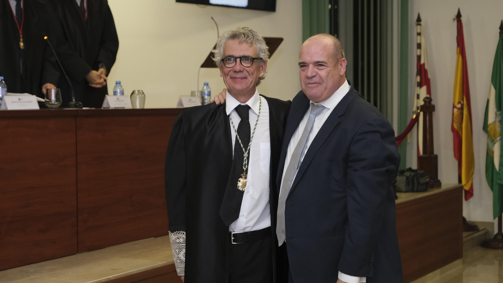 Entrega de insignias de 25 años de colegiado en el Colegio de Abogados de Almería, en imágenes