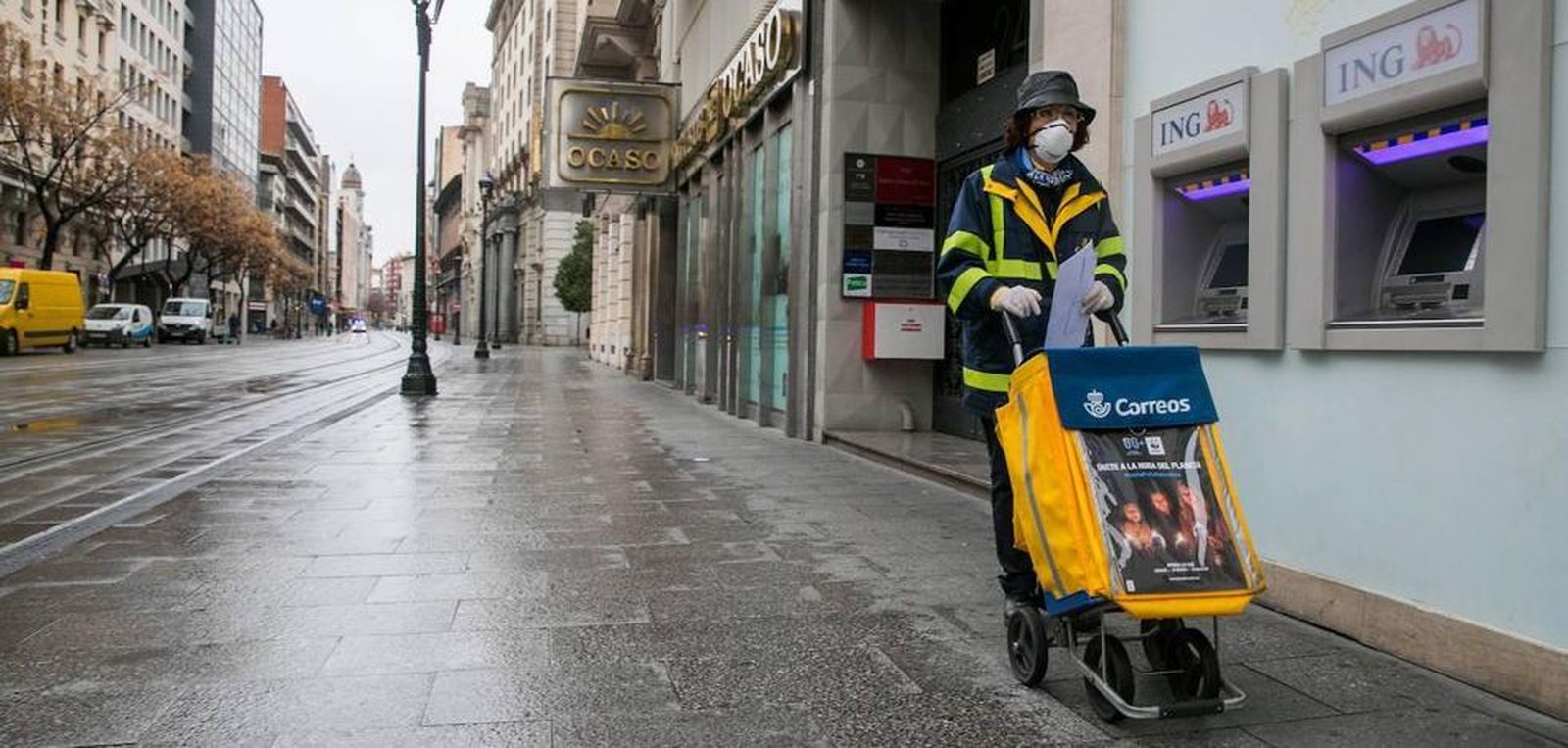 Imagen de archivo de un trabajador de Correos.