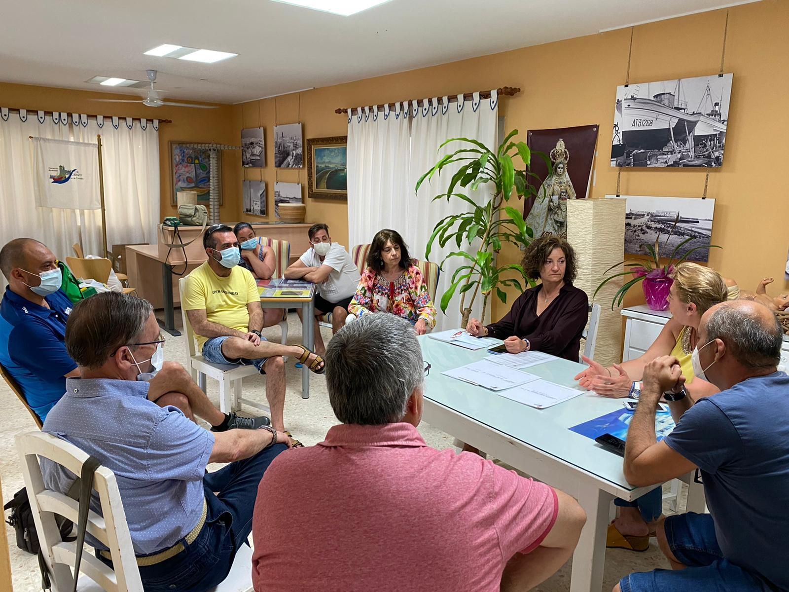 Imagen de la reunión de este miércoles con los colectivos.