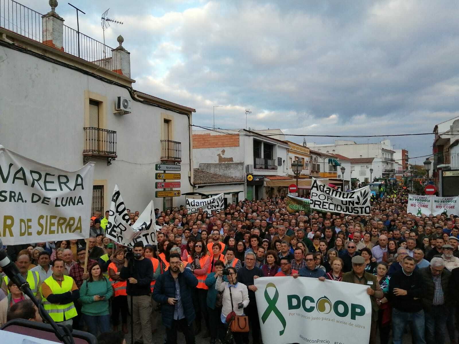 La protesta del campo en Adamuz, en fotos