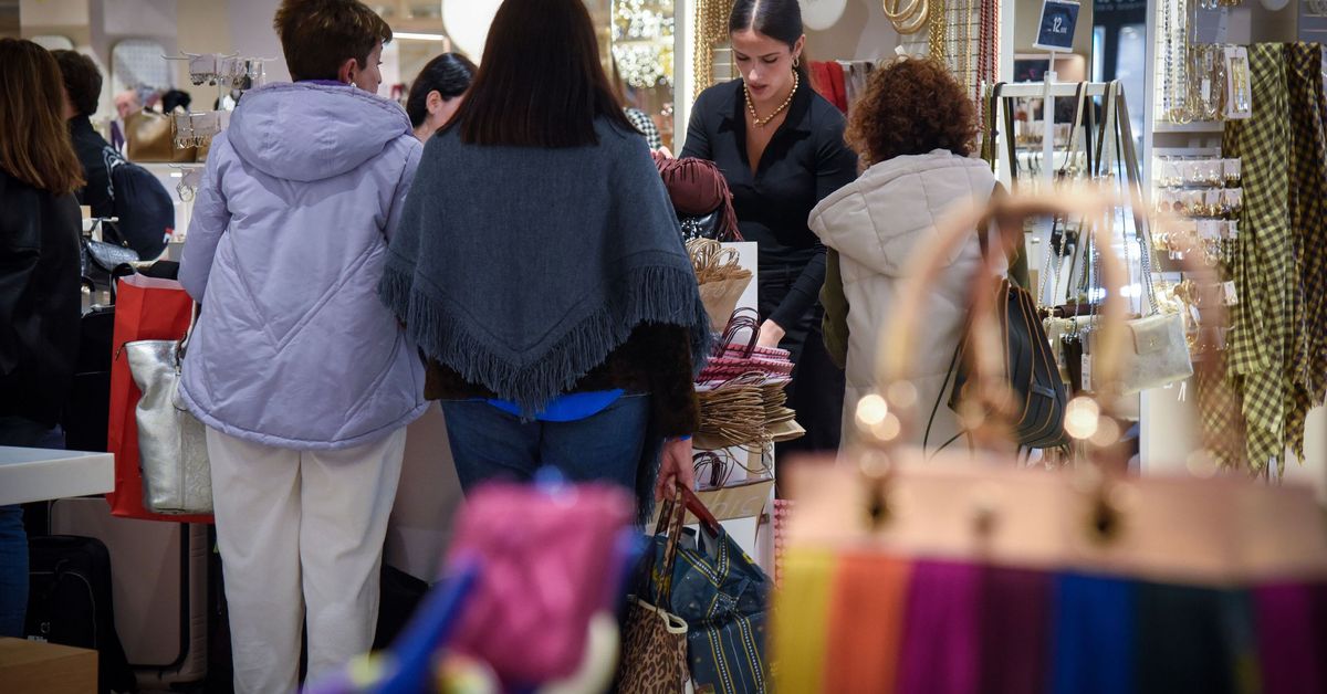 Las devoluciones de Papa Noel se mezclan con los modelos de Fin de Año