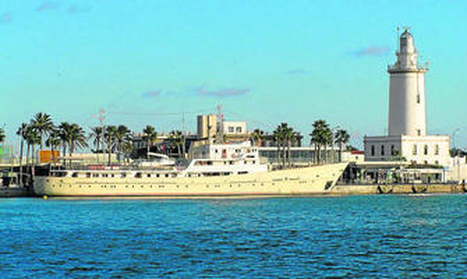 'La Sultana' atracado en el muelle número uno momentos después de su llegada  el pasado domingo.