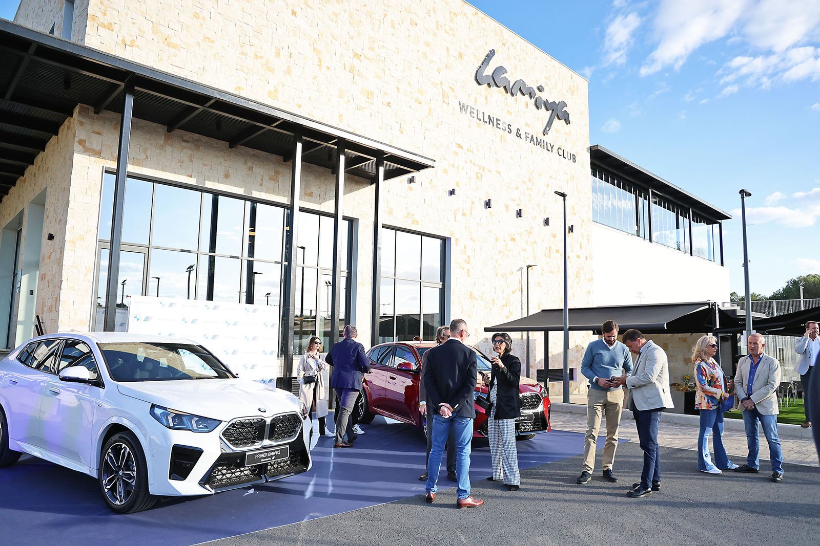 Movitransa presenta los nuevos modelos de BMW IX2 y el X2 en el complejo deportivo Lamiya