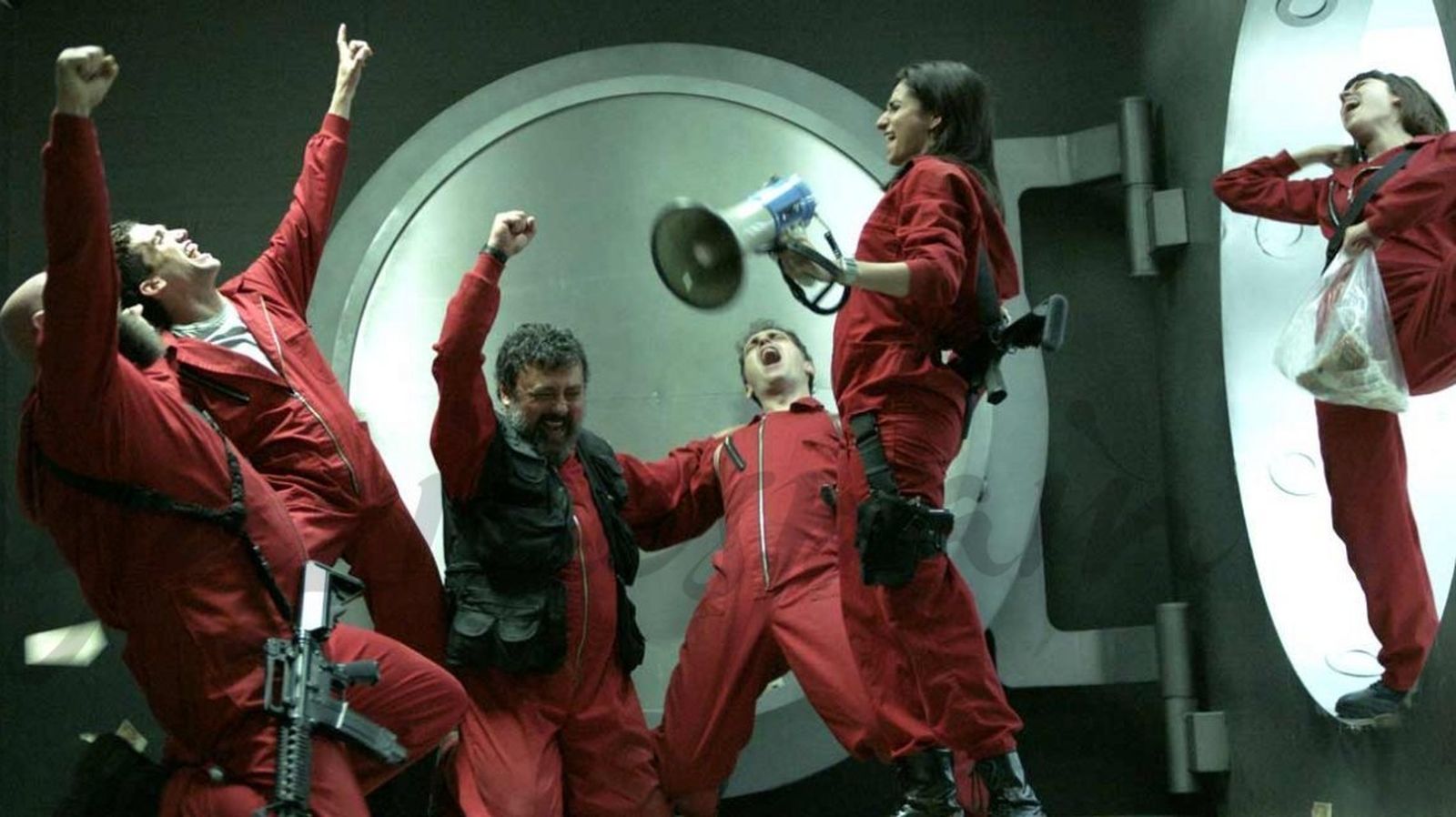 Miguel Herrán, Paco Tous, Pedro Alonso y Alba Flores en 'La casa de papel'.