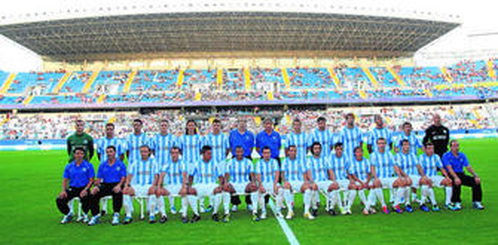 Jugadores y cuerpo técnico del Málaga para la temporada 2011/12.