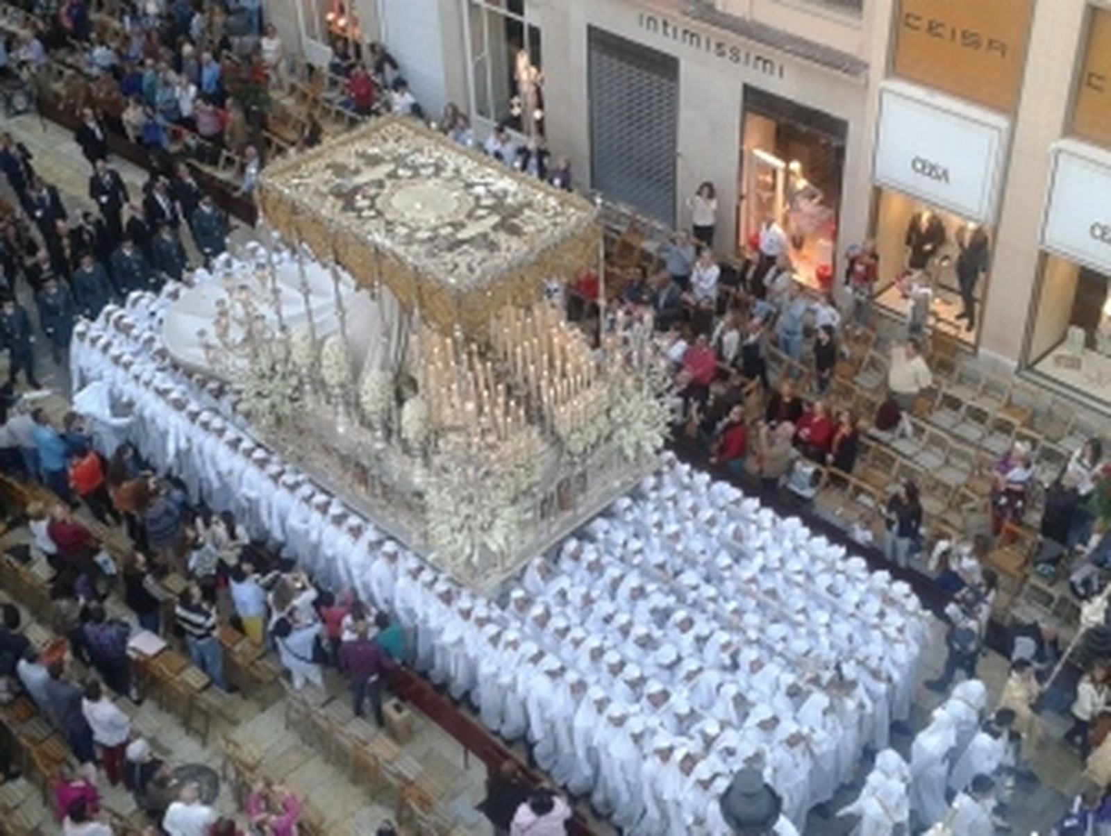 Un Martes Santo guiado por la 'Novia de Málaga'
