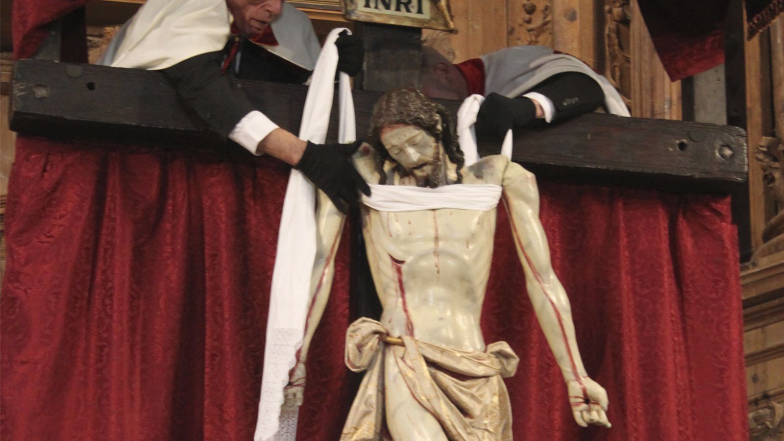 Recreación de la crucifixión en la iglesia de Vélez Rubio.