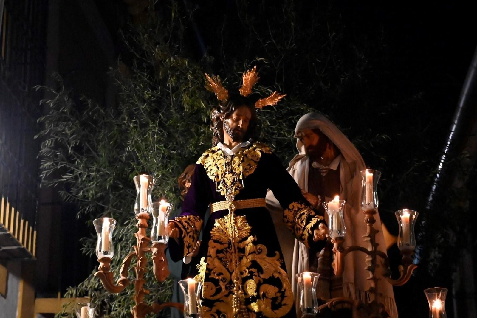 El Señor de la Salud da luz al Jueves de Pasión en Córdoba, en imágenes