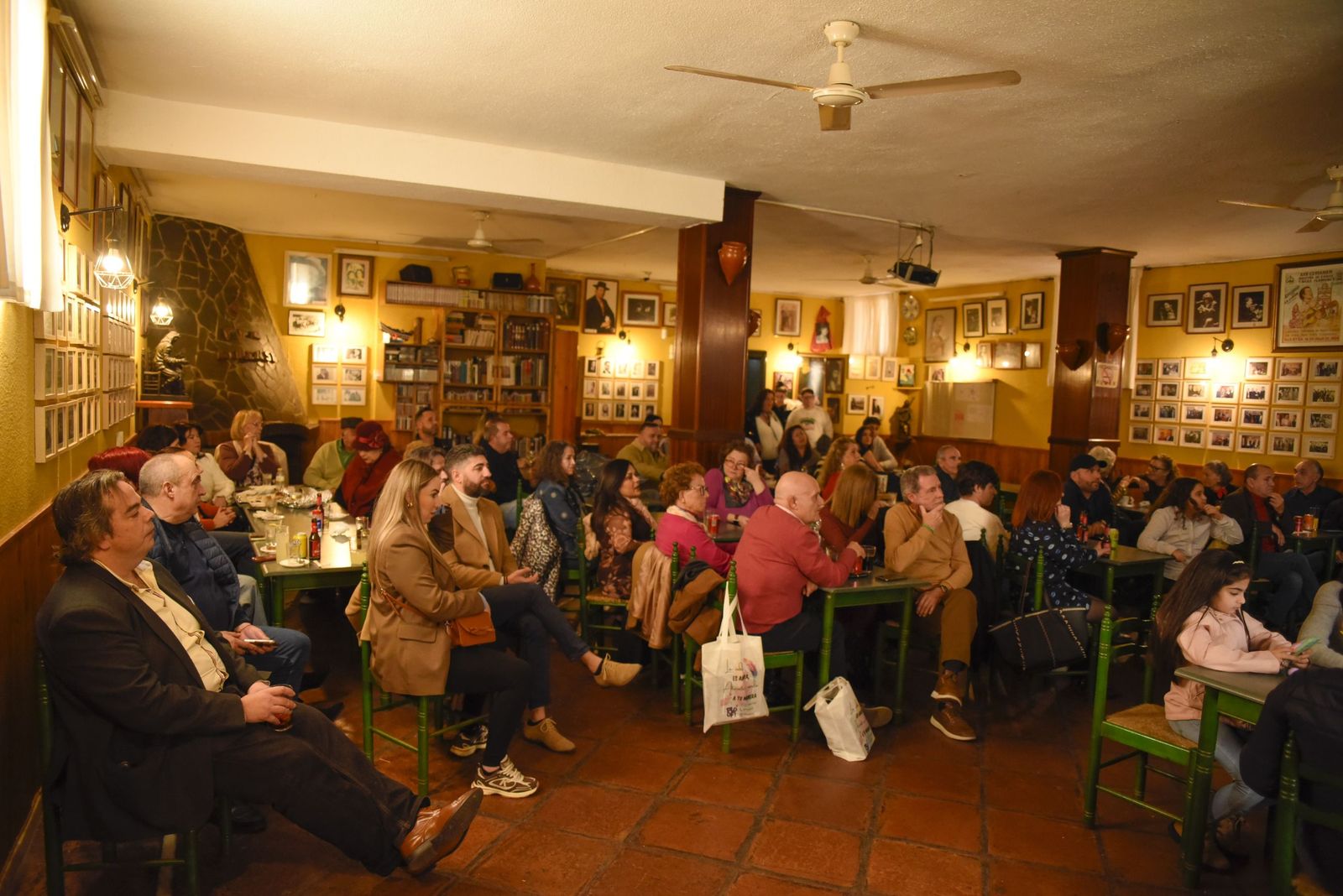 Las fotos de la tertulia sobre el Carnaval línense de la Peña Flamenca