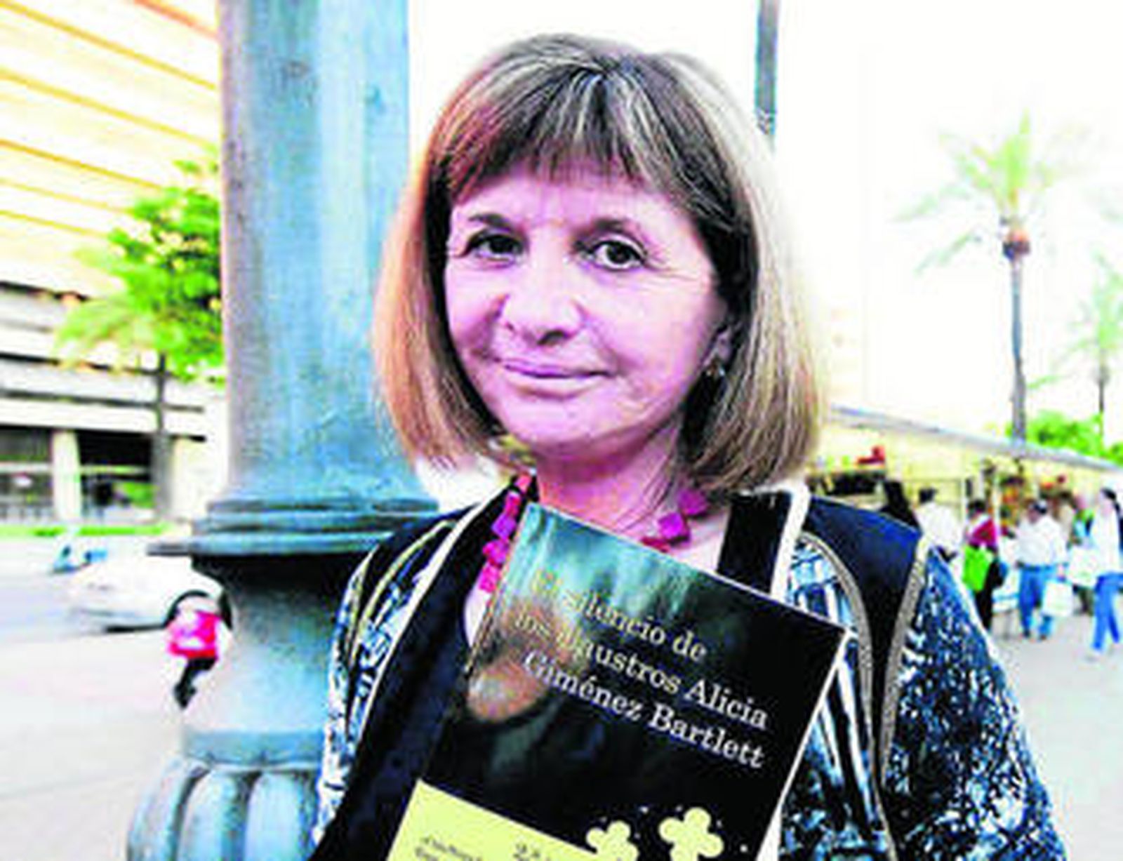 Alicia Giménez Bartlett explora un personaje caleidoscópico en la novela por la que ha obtenido el Nadal.