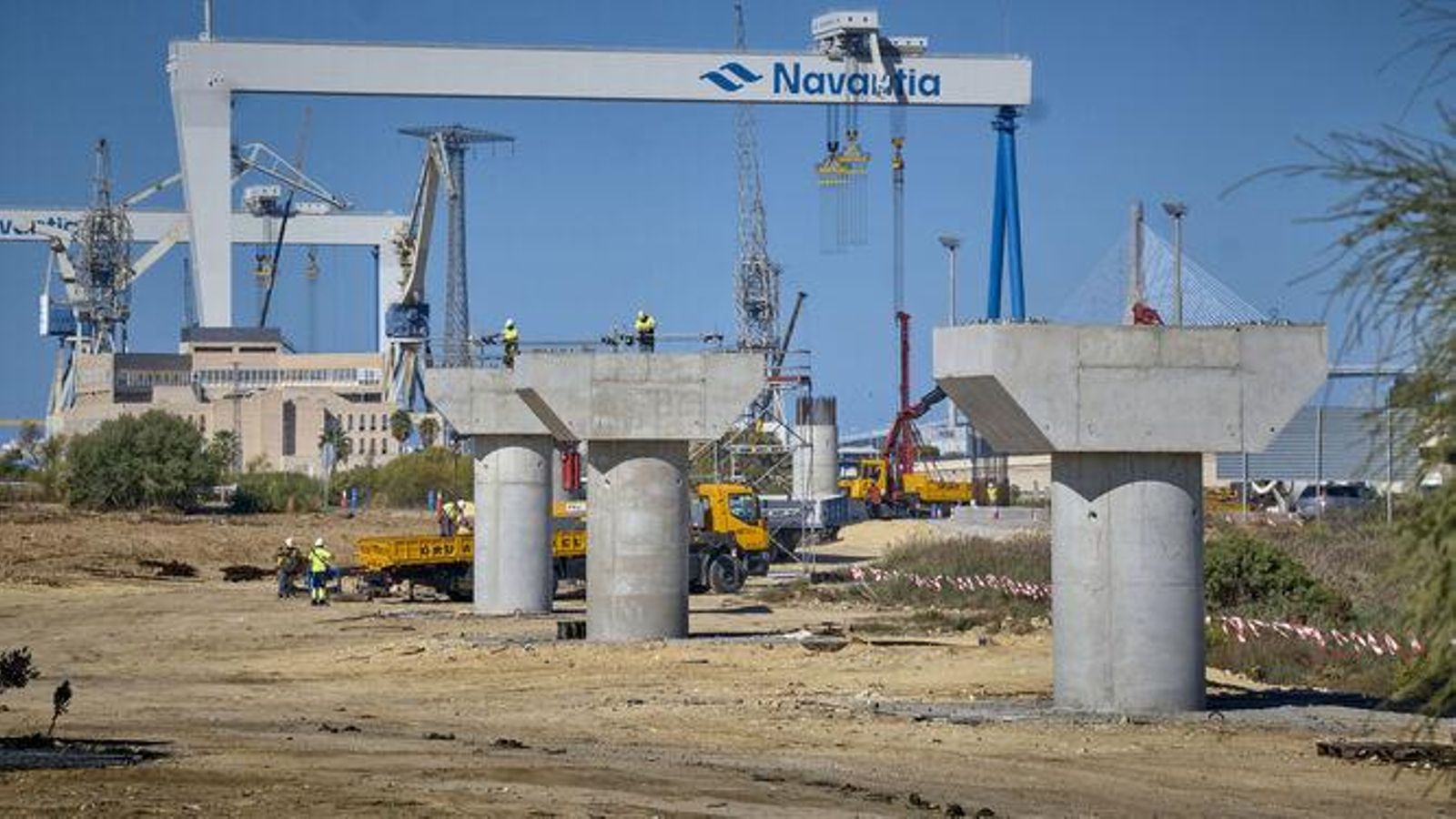 Imagen de  archivo de los primeros elementos visuales que hicieron ver que el tren iba a ser ya una realidad para el puerto de Cádiz