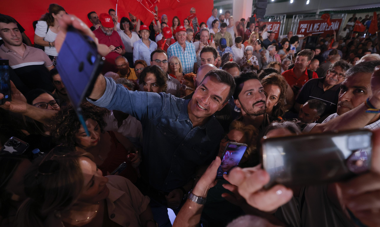 Las imágenes del mitin de Pedro Sánchez en Dos hermanas