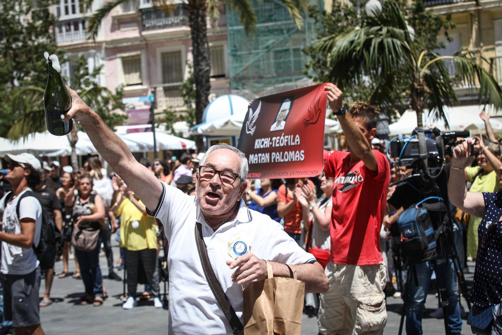 Imágenes de la investidura de José María González Kichi