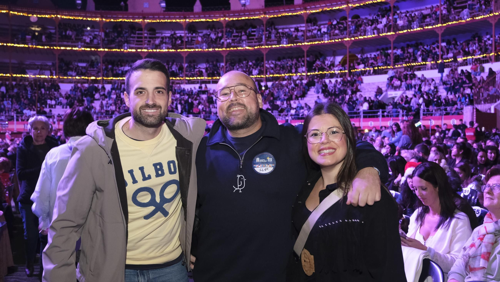 David Bisbal enamora a su Almería en el inicio de la gira 'Todo es Posible en Navidad', en fotografías