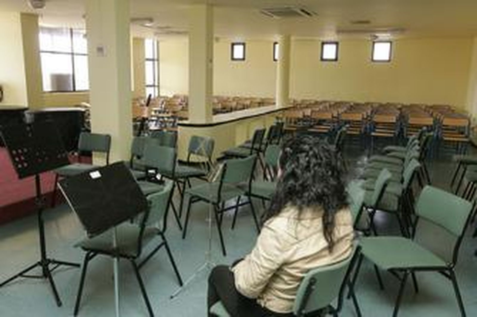 Clases sin insonorizar, vandalismo o falta de espacio en el conservatorio
