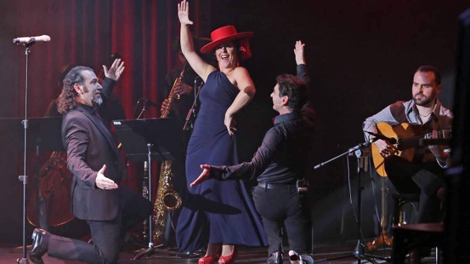 Melchora Ortega interpreta la versión 'Cuna Cañí' con David Lagos, Fernando Galán y Santi Lara, en el estreno del espectáculo.