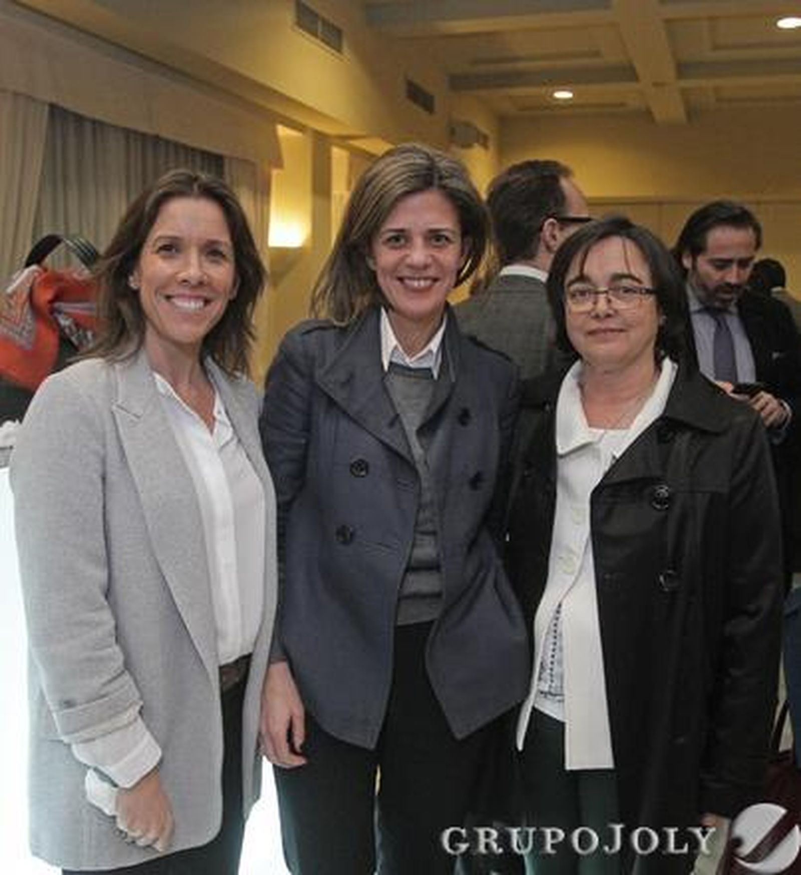 Fernanda Ferraro López de Carrizosa (New Line Formación), junto a Patricia Vergel (DKV Seguros) e Isabel Beneroso (presidenta de la asociación Apacs).

Foto: Erasmo Fenoy