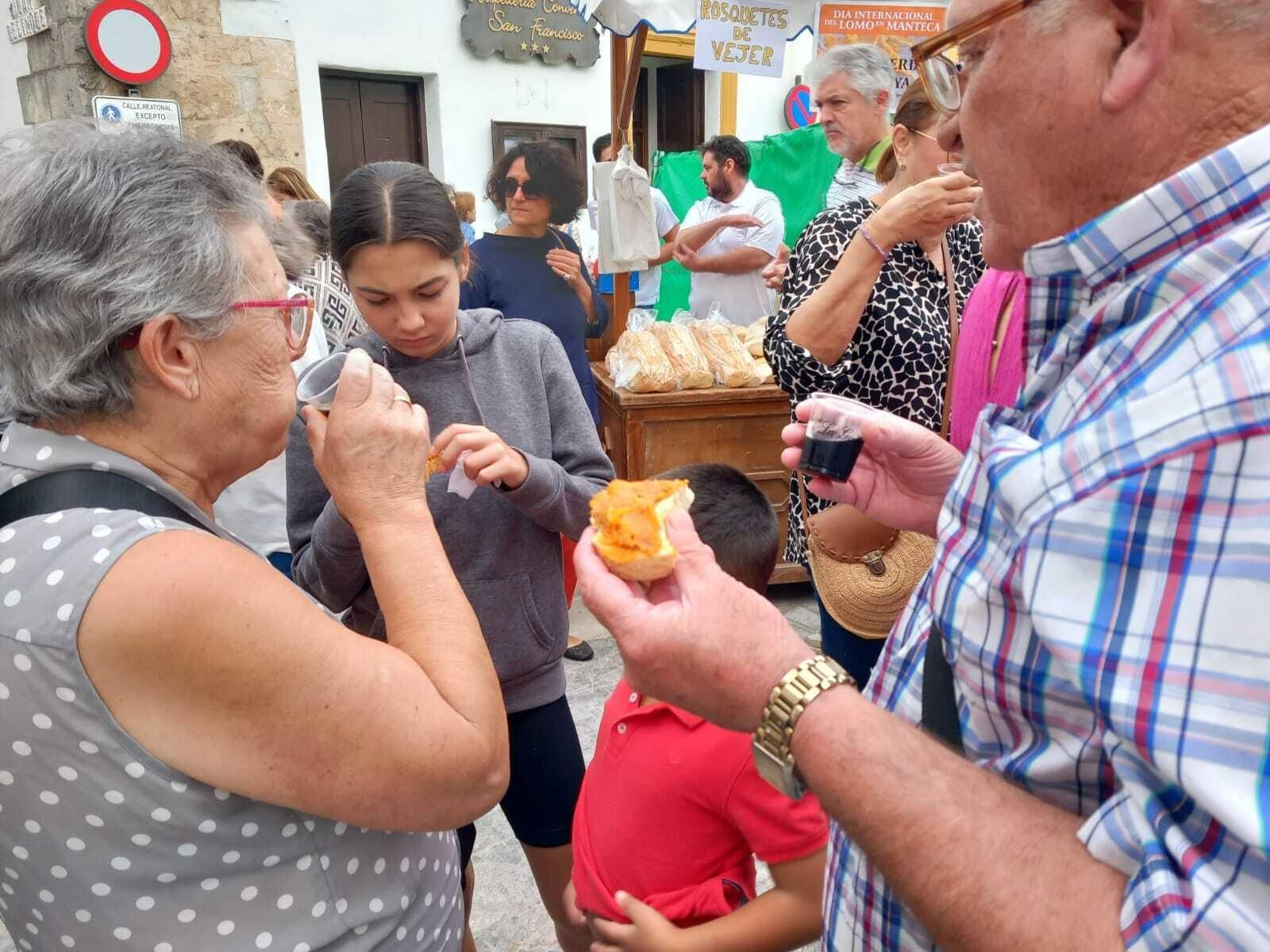 Las imágenes del Día de Lomo en manteca en Vejer: un sabroso plan en uno de los pueblos bonitos de Cádiz