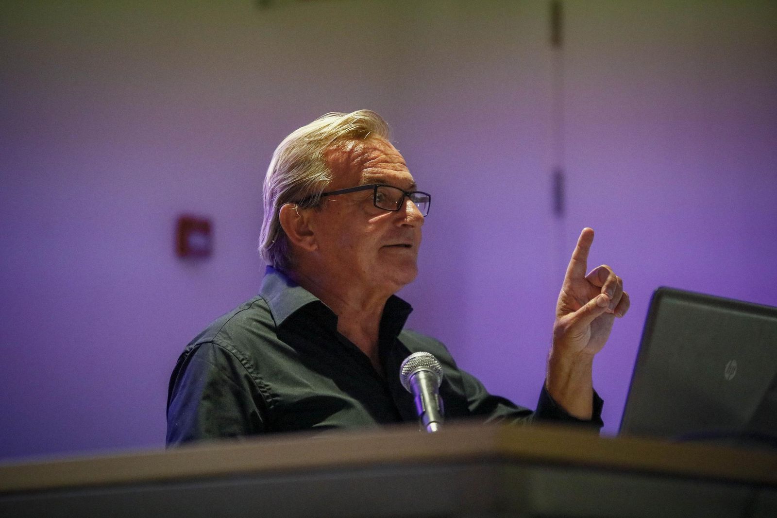 Las imágenes de la conferencia dentro de la "Semana Cultural Puerta Europa" de Ginés Valera en Almería