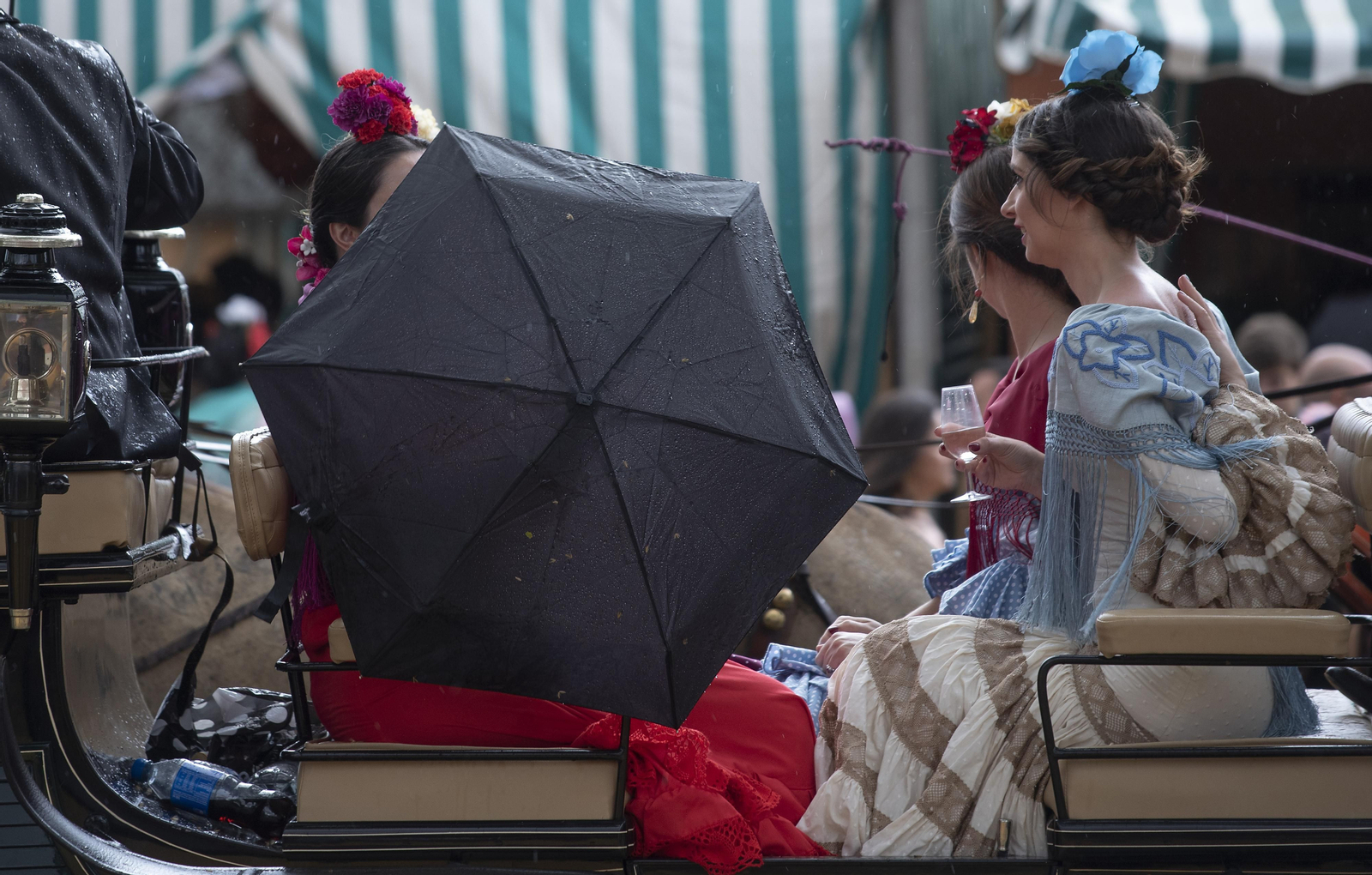 Sol y lluvia en el lunes de Feria