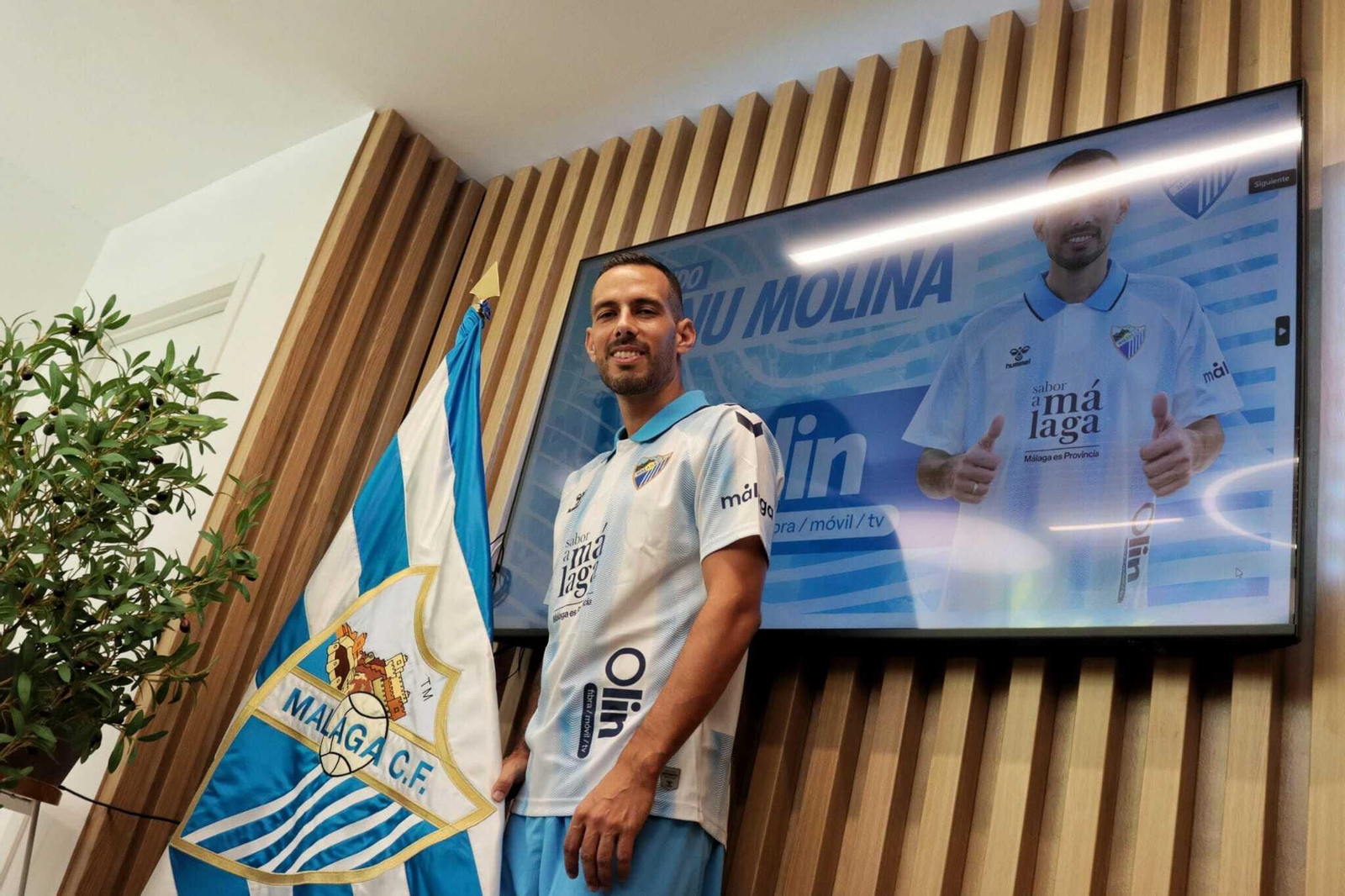 La presentación de Manu Molina como nuevo jugador del Málaga CF La presentación de Manu Molina como nuevo jugador del Málaga CF