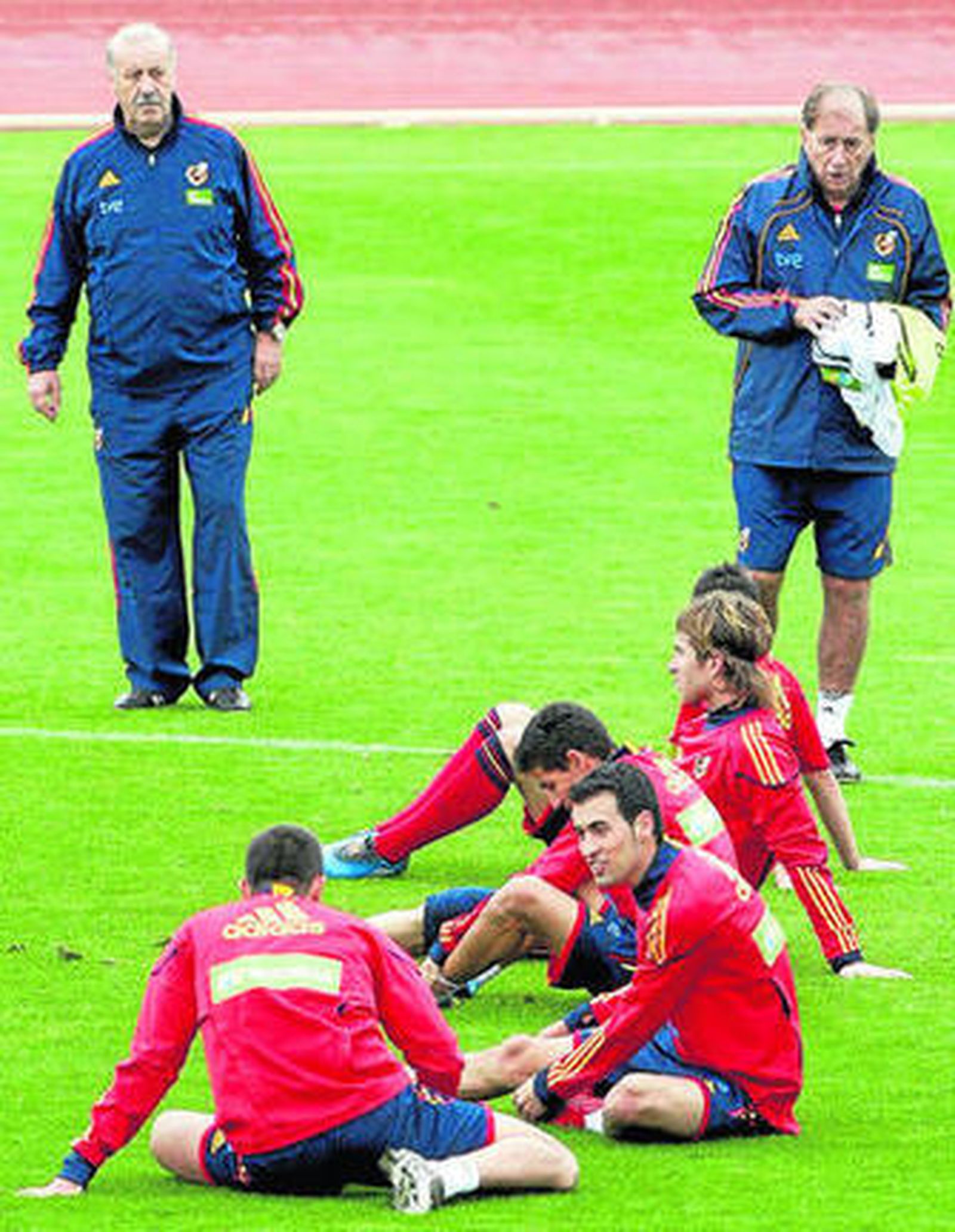 Del Bosque, durante un momento del entrenamiento de ayer.